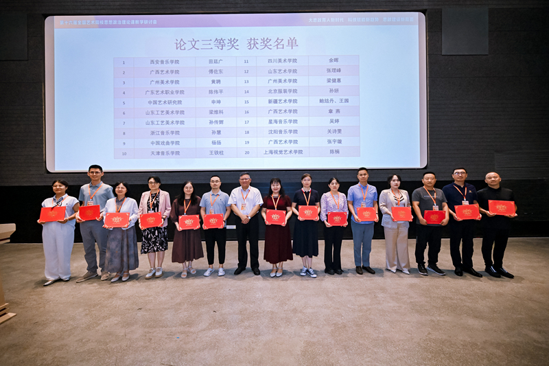 领奖唐_副本.jpg 领奖唐_副本.jpg